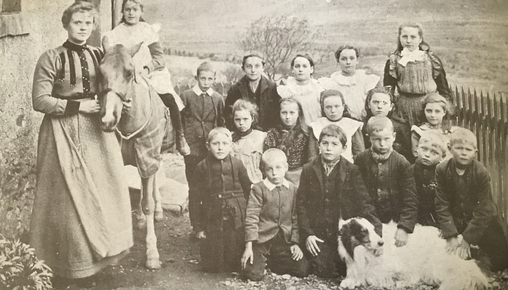 Miss Downs and pupils of Mowhaugh School c.1910.
